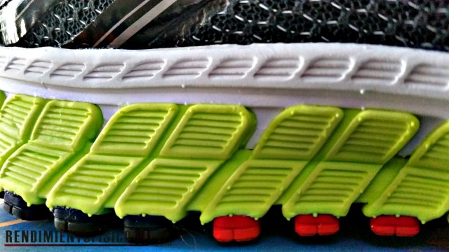 BrooksZona de pronación rígida para estabilizar la pisada Adrenaline GTS 16 primeras impresiones