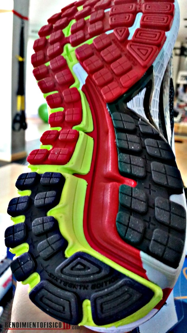 BrooksZona de pronación rígida para estabilizar la pisada Adrenaline GTS 16 primeras impresiones
